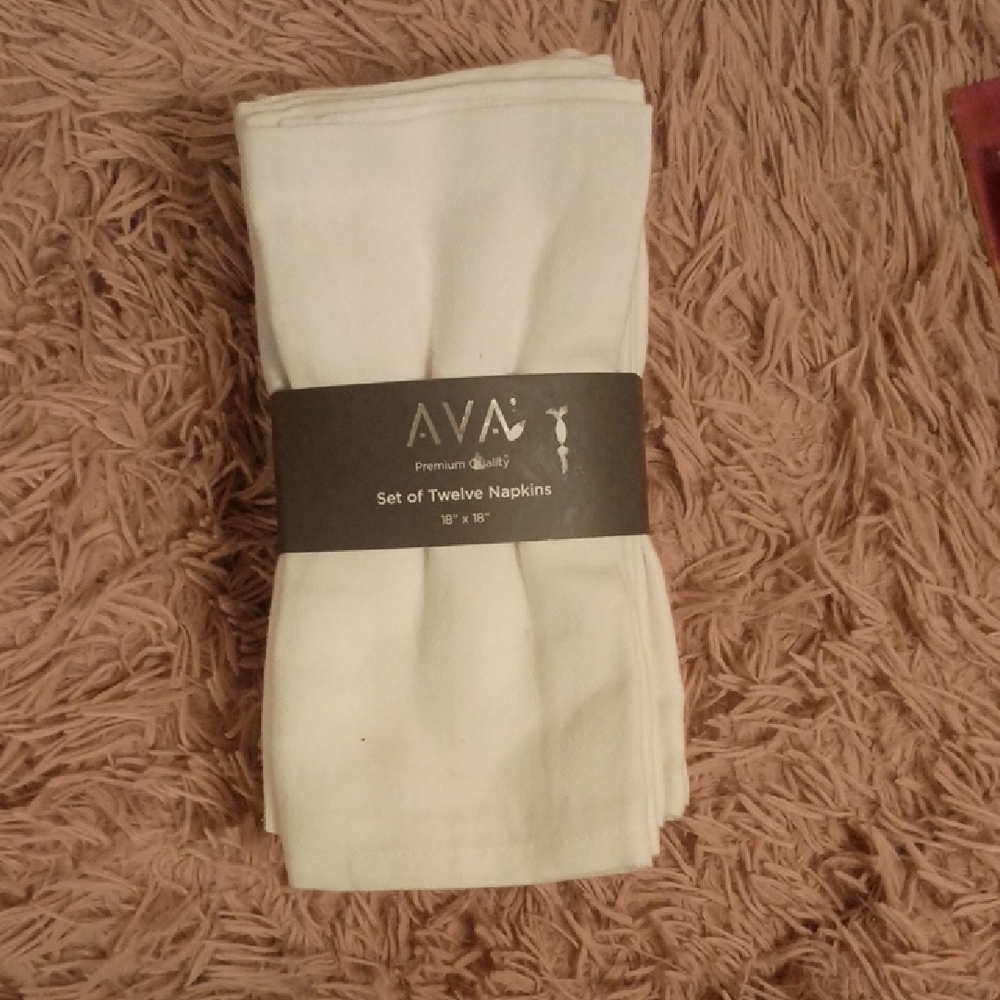 AVA Premium Quality White Napkins Set